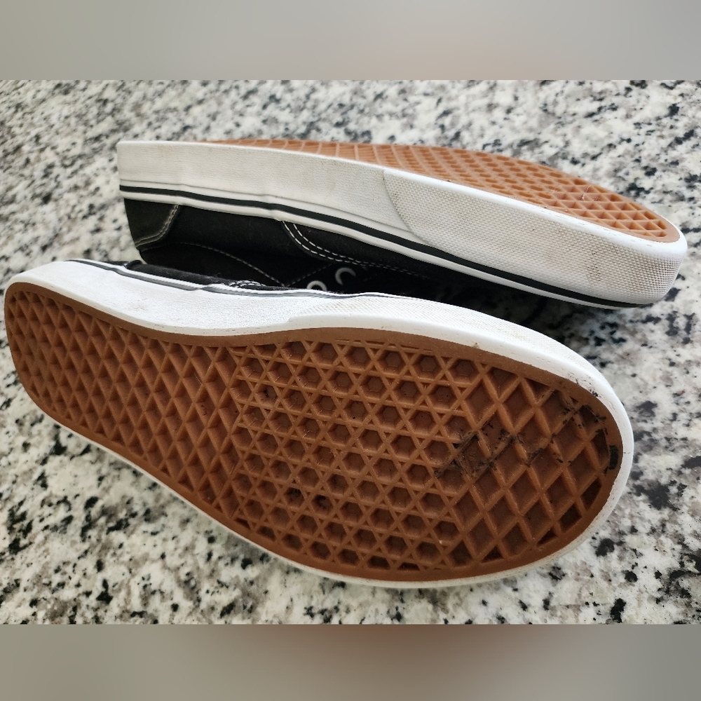 Vanz Shoes Black and White size 9.5 - Picture 4 of 7